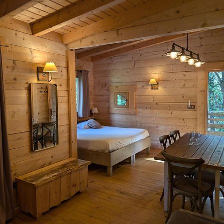 Les Cabanes Dans Les Bois Logis Hotel Villedubert Exterior photo