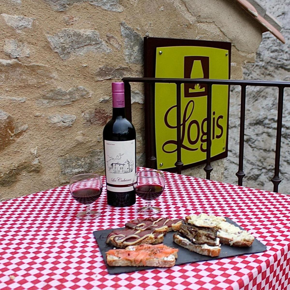 Les Cabanes Dans Les Bois Logis Hotel Villedubert Exterior photo