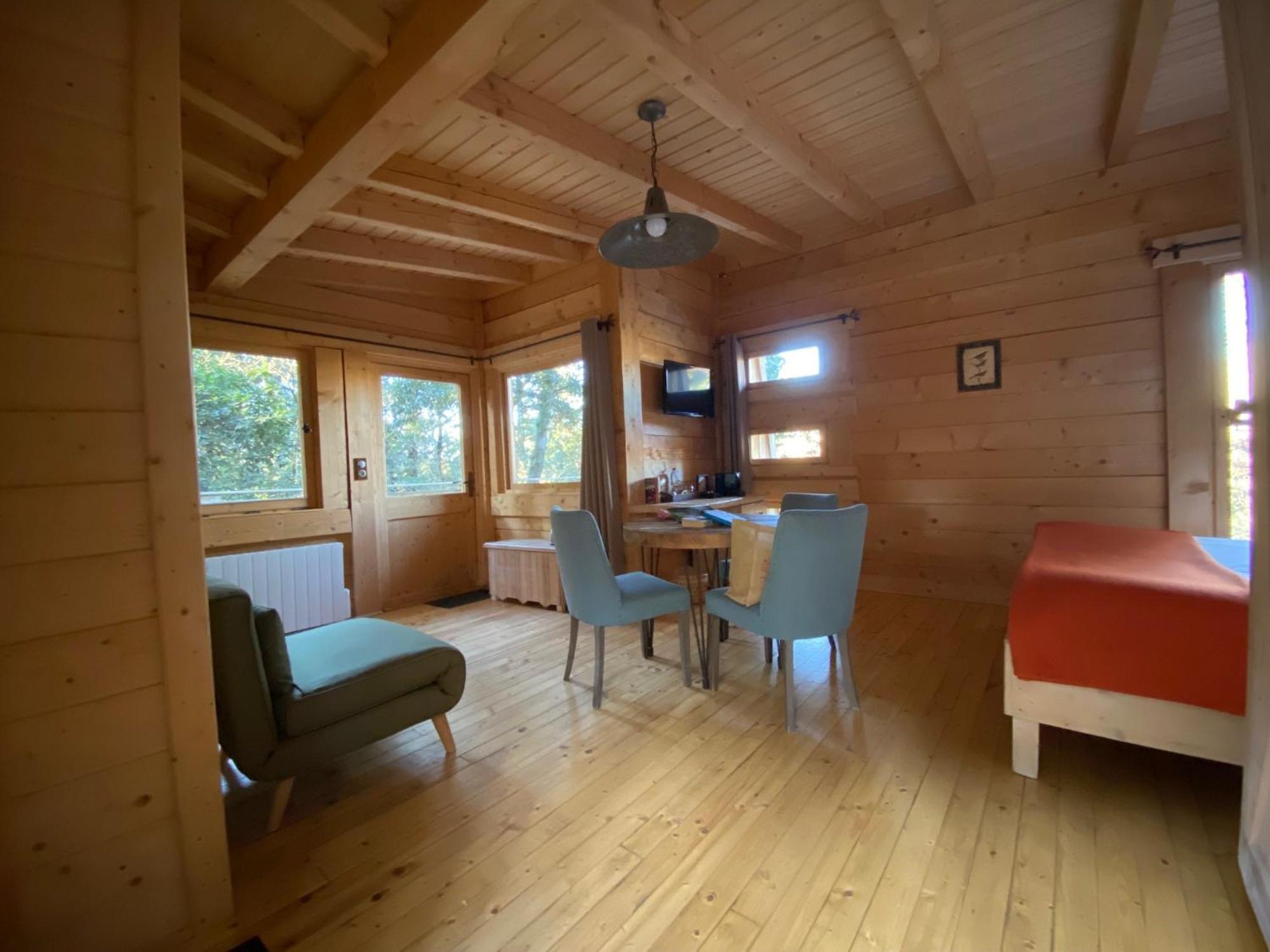 Les Cabanes Dans Les Bois Logis Hotel Villedubert Exterior photo