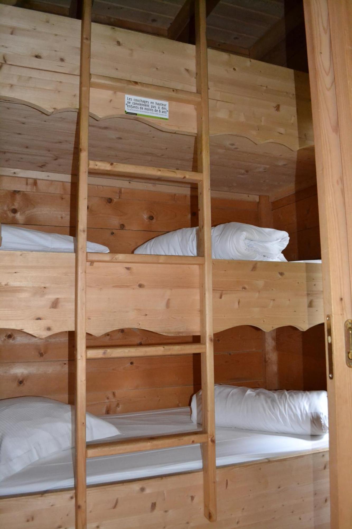 Les Cabanes Dans Les Bois Logis Hotel Villedubert Exterior photo
