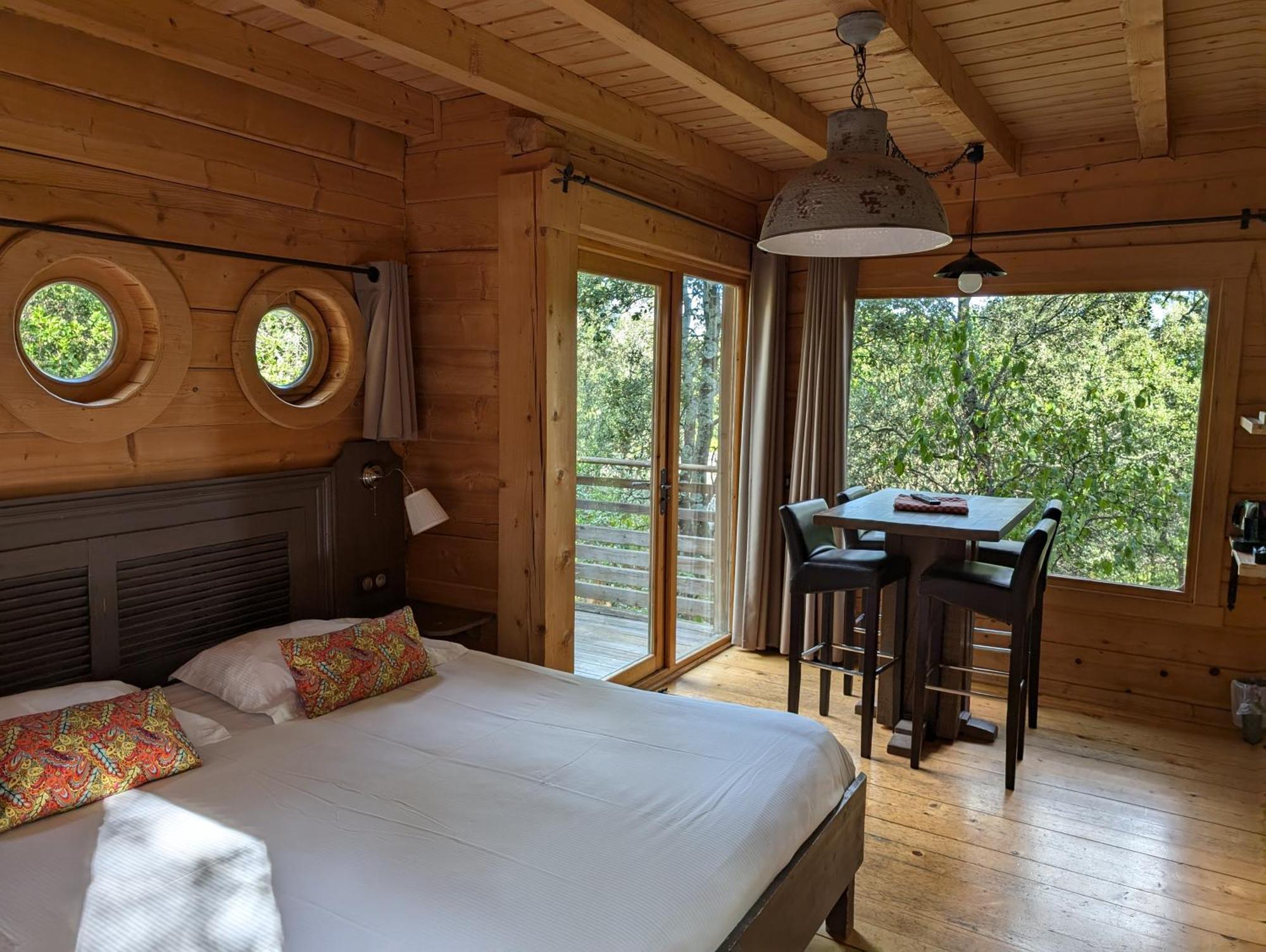 Les Cabanes Dans Les Bois Logis Hotel Villedubert Exterior photo
